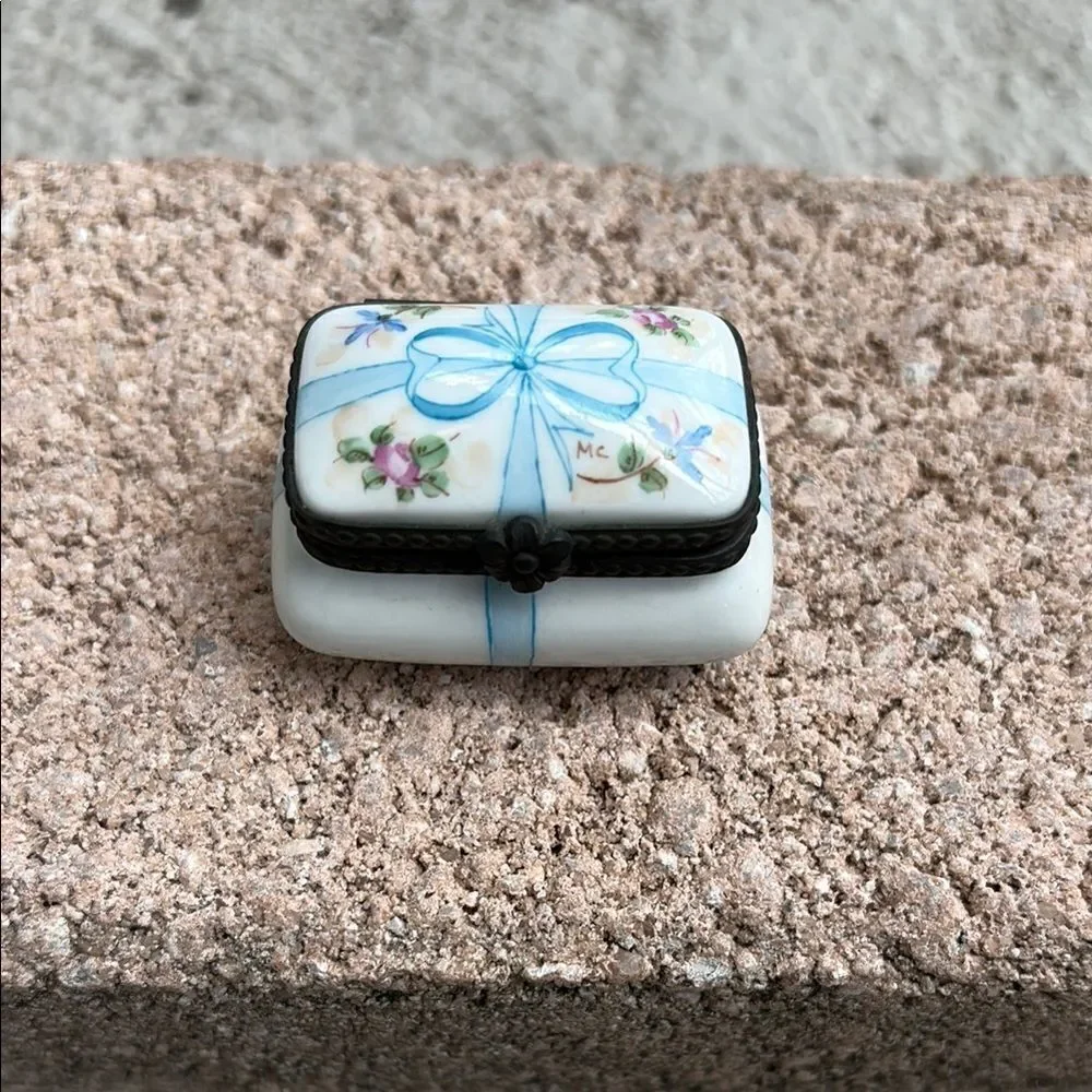 Limoges Floral n Ribbons Rochard trinket box